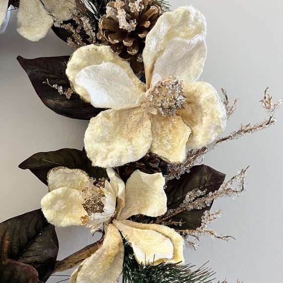 Festive Holiday Wreath - Picture 5 of 8